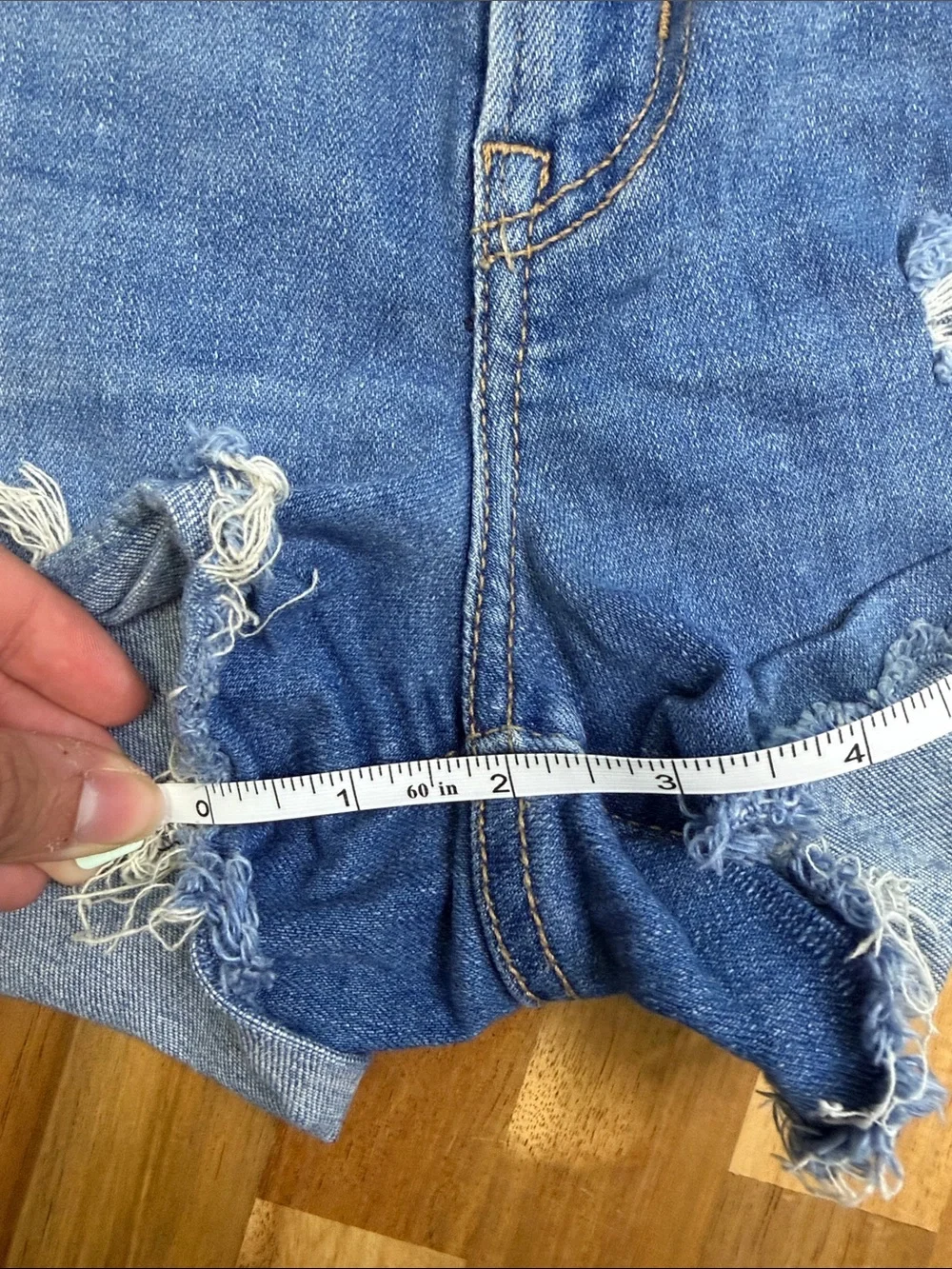 Levi’s High Rise Shorts - Picture 7 of 7